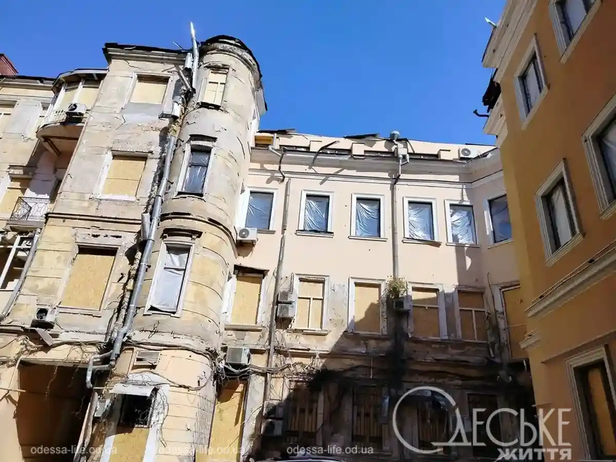Пошкоджений будинок на Європейській
