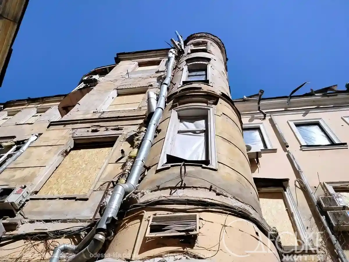 Пошкоджений будинок на Європейській