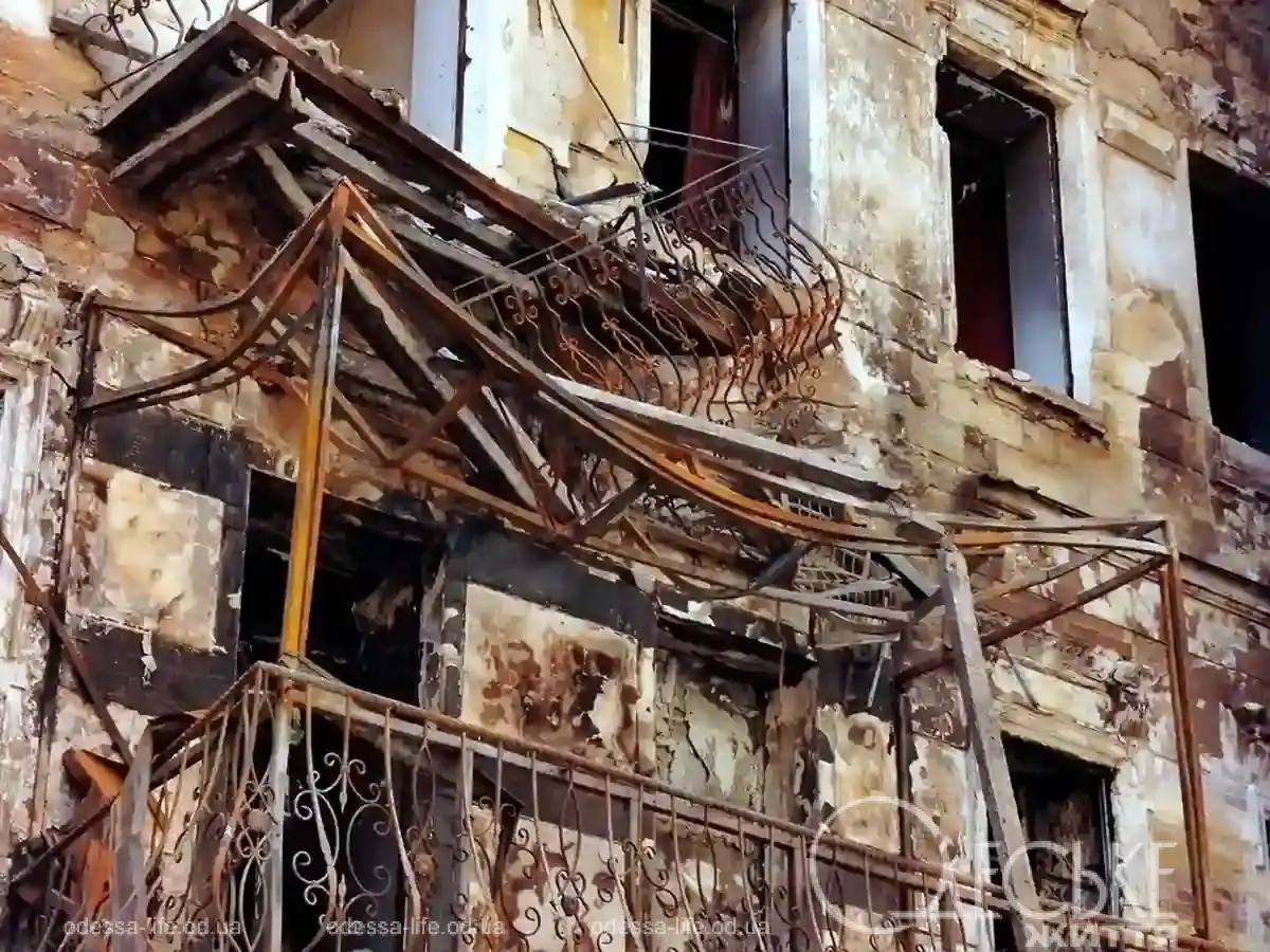 Пошкоджений будинок на Європейській