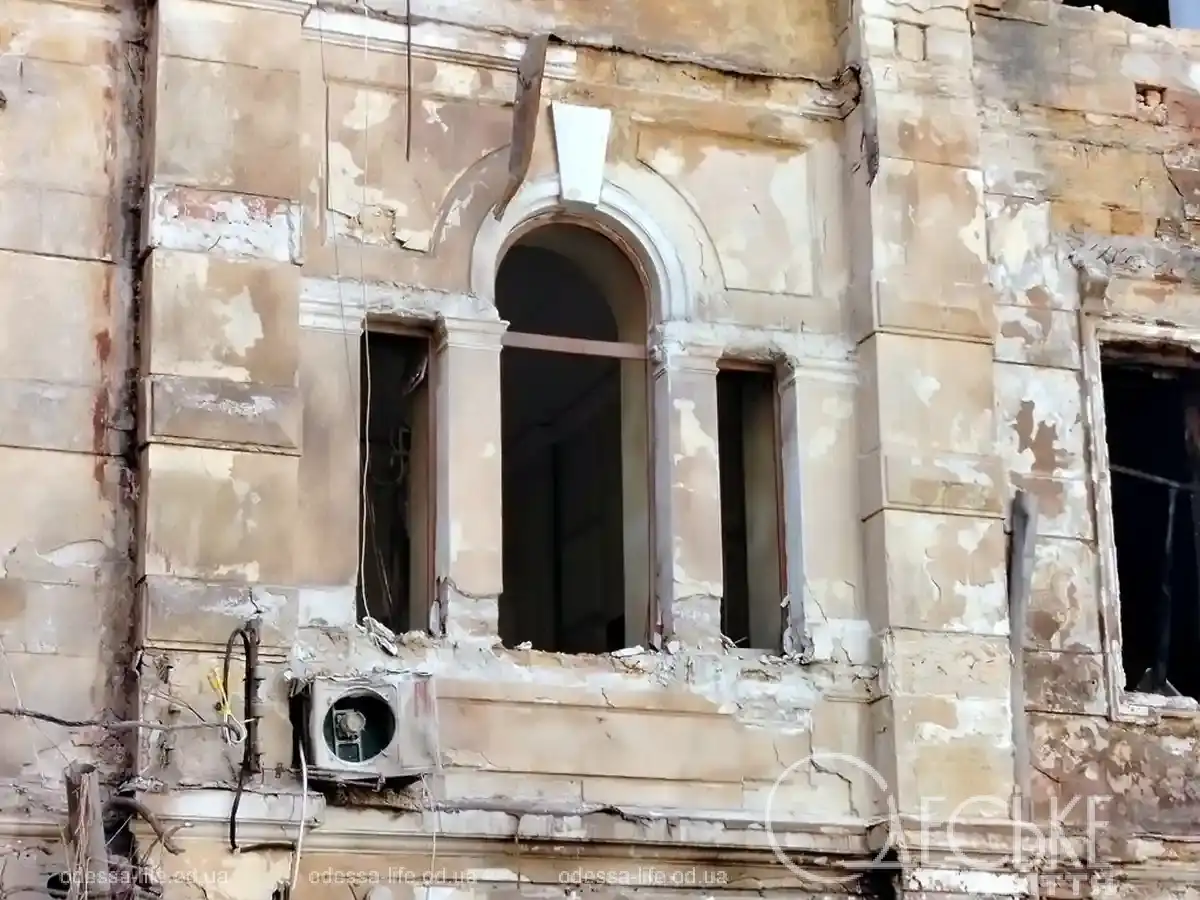 Пошкоджений будинок на Європейській