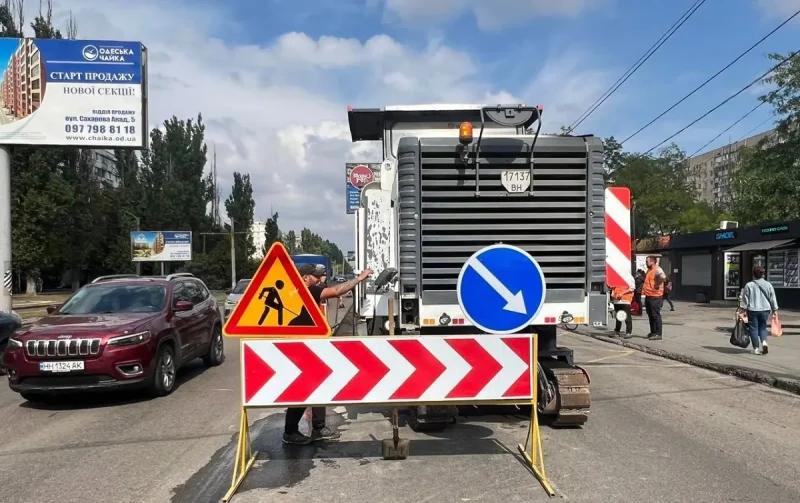 В Одесі ремонтують ділянку проспекту від вулиці Владислава Бувалкіна до вулиці 28-ї Бригади