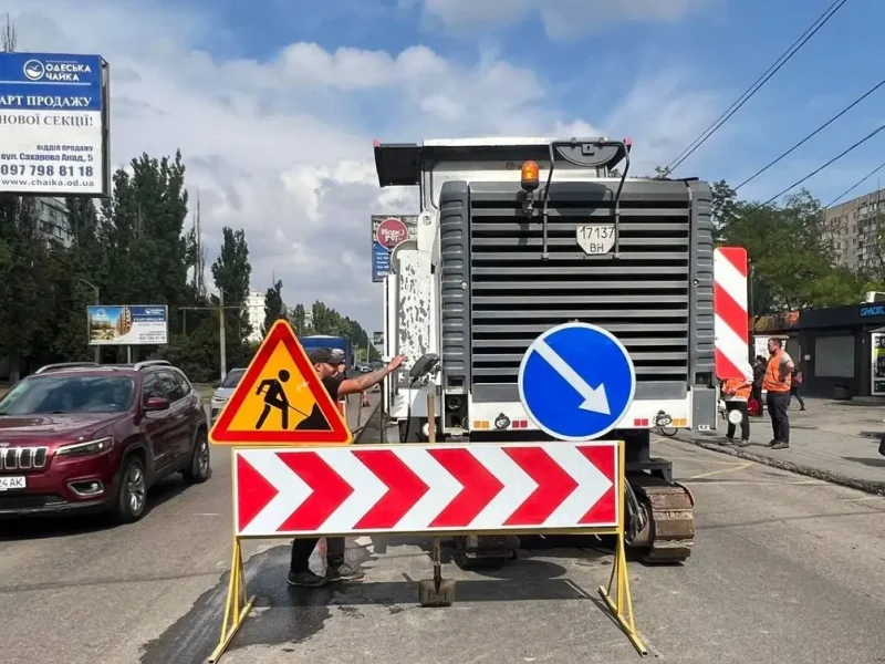 В Одесі ремонтують ділянку проспекту від вулиці Владислава Бувалкіна до вулиці 28-ї Бригади