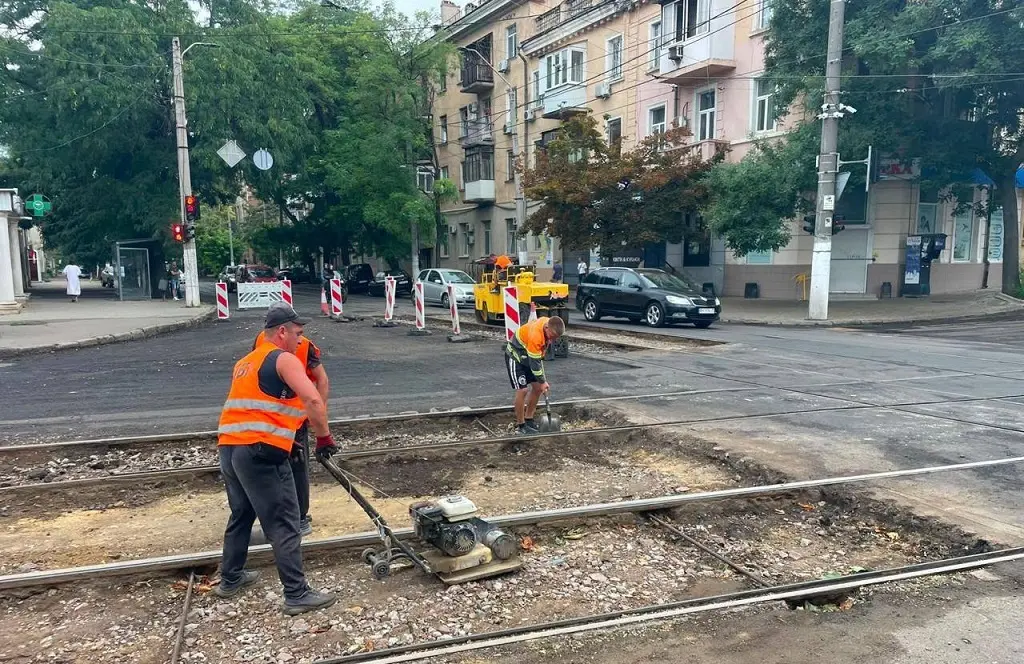Ремонт проходит на перекрестке Старопортофранковской и Тараса Кузьмина