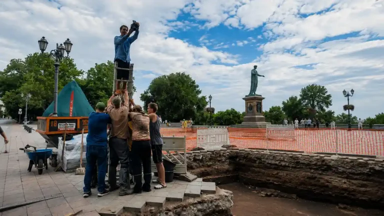Розкопки на Приморському бульварі