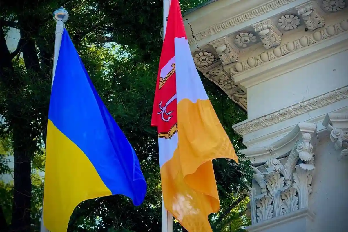 Український прапор біля Одеської міської ради