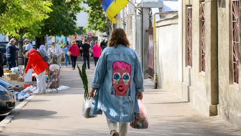 Відвідувачка Старокінного ринку