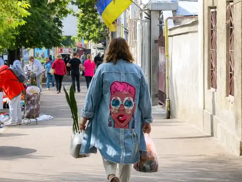 Відвідувачка Старокінного ринку