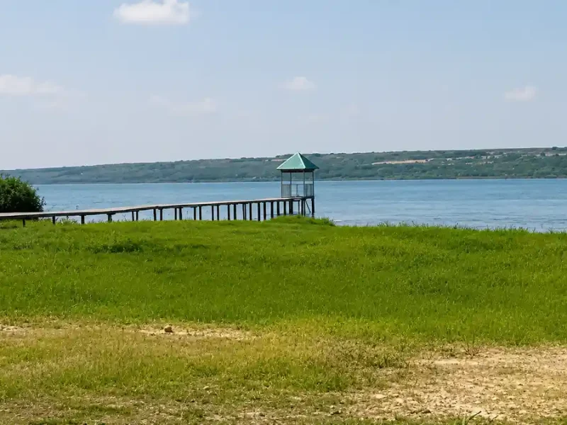Вода відступає від берега