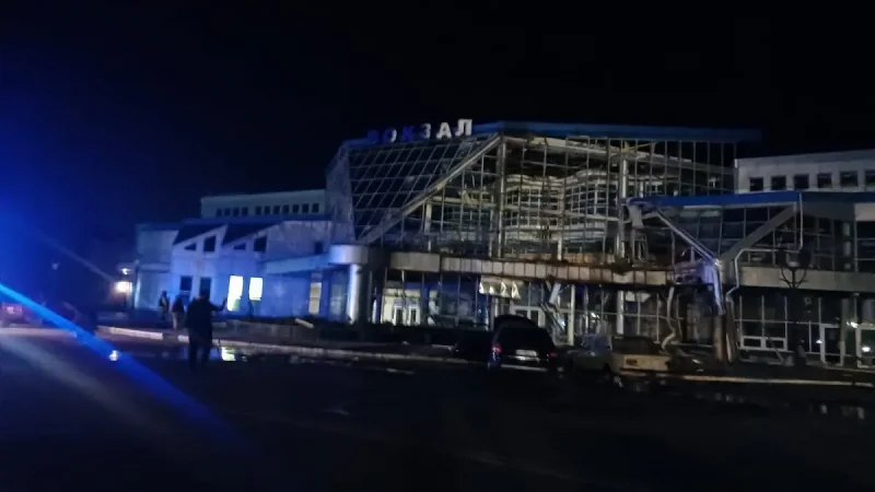 Після нічної атаки постраждали вокзал, житловий будинок та підприємство в Одеській області