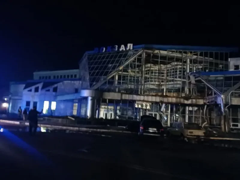 Після нічної атаки постраждали вокзал, житловий будинок та підприємство в Одеській області