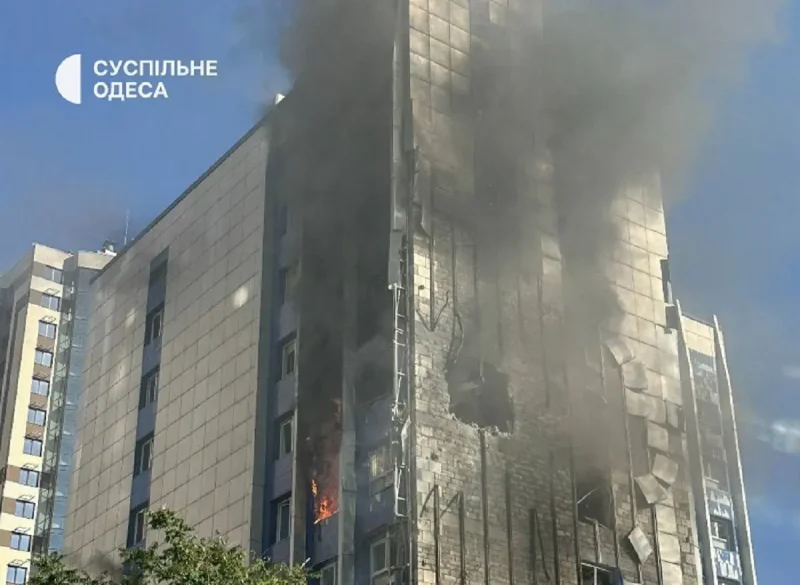 Удар по Одесі 18 вересня: загорівся бізнес-центр