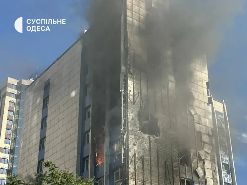 Удар по Одесі 18 вересня: загорівся бізнес-центр