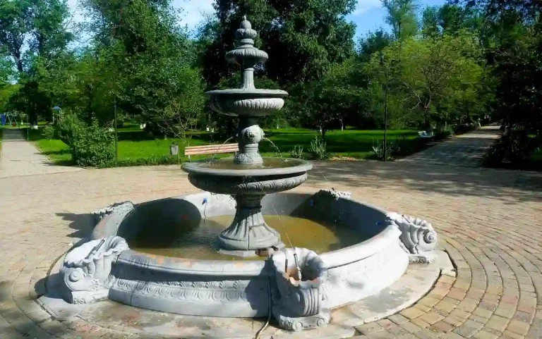 Фонтан у селищі Соборне на Одещині