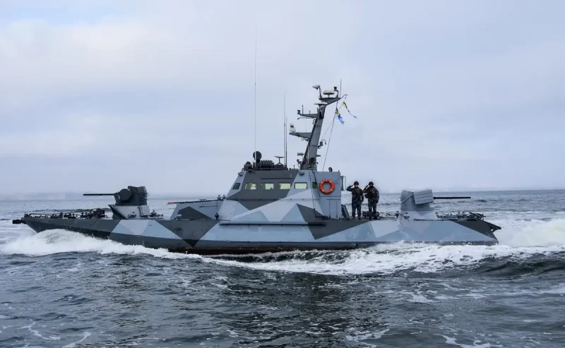 Катер в море