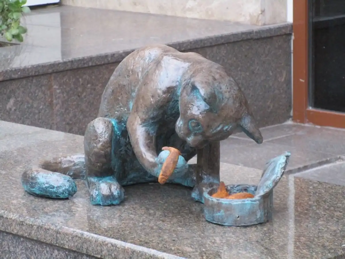 Скульптура кота в Одессе