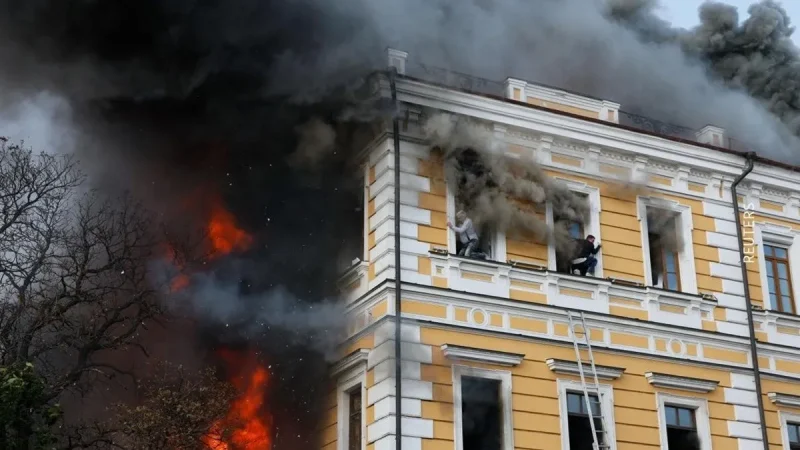 Російський дрон влучив у будівлю Національної академії наук України в центрі Києва, 28 вересня 2026