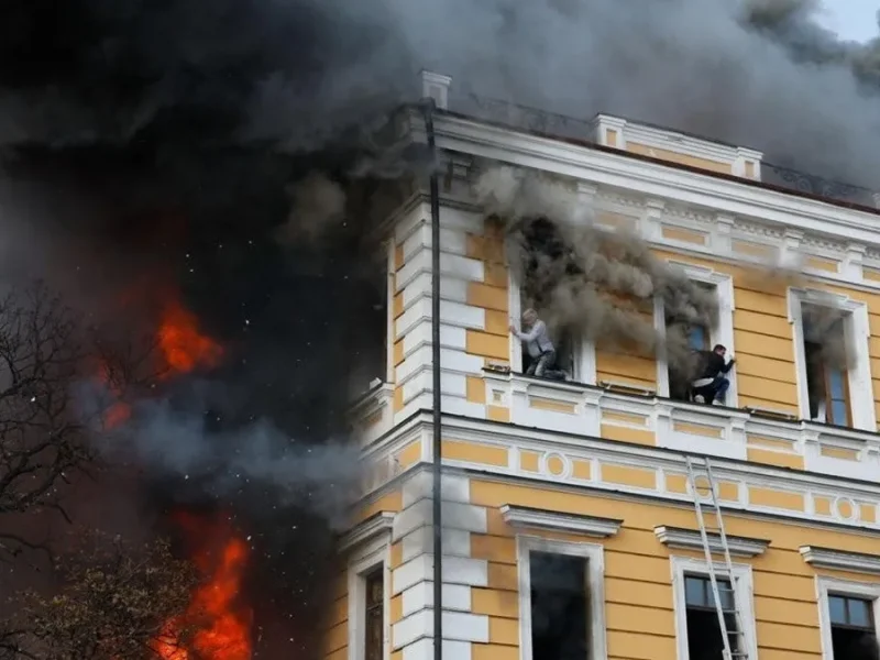 Російський дрон влучив у будівлю Національної академії наук України в центрі Києва, 28 вересня 2026