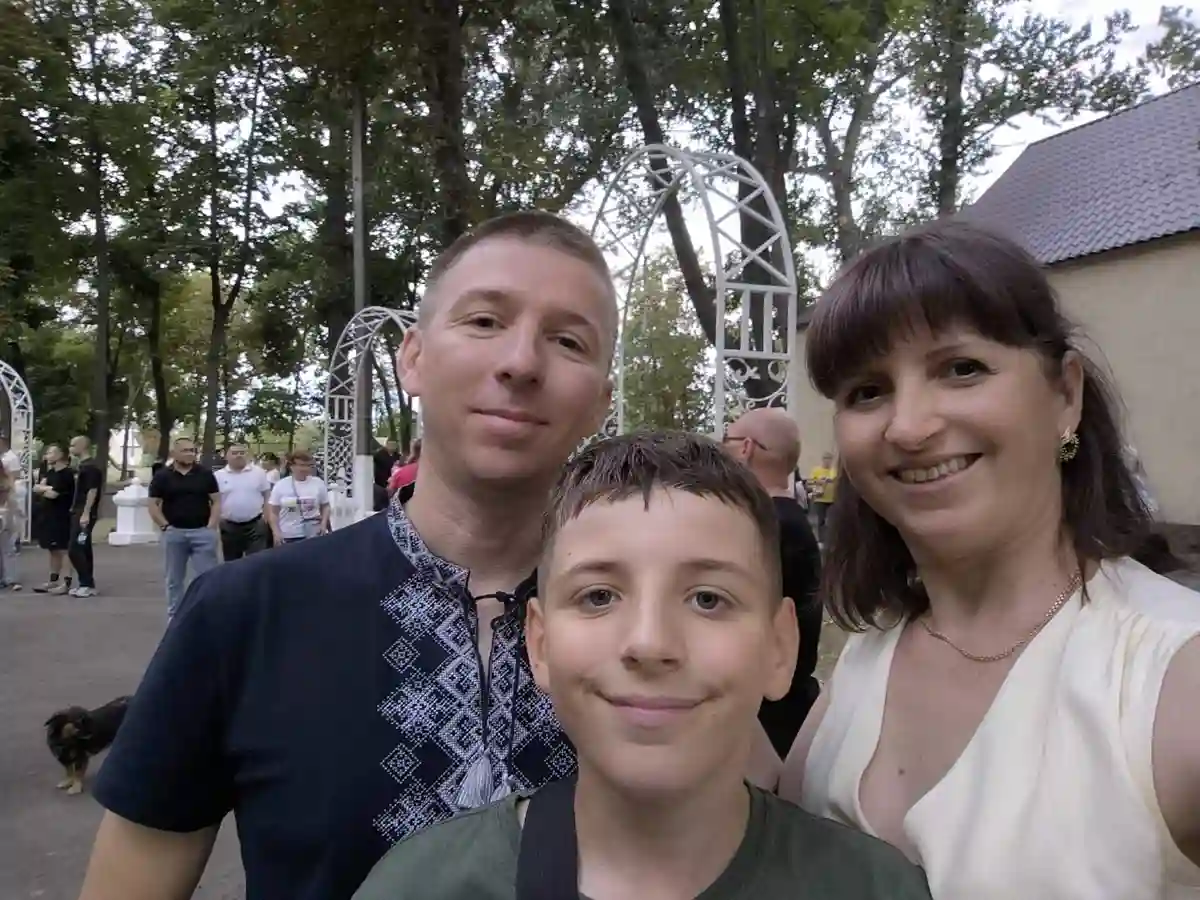 Олександр Пирожок з дружиною та сином