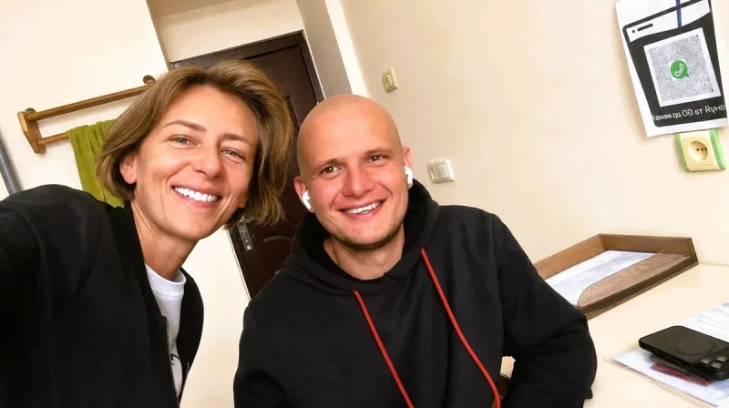 Олена Сугачевська та ветеран Микола Павленко в лікарні Одеси