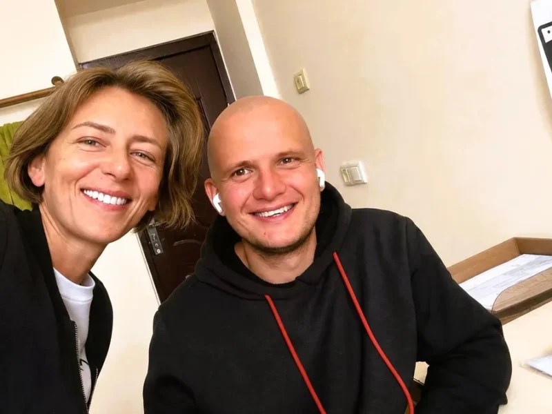 Олена Сугачевська та ветеран Микола Павленко в лікарні Одеси