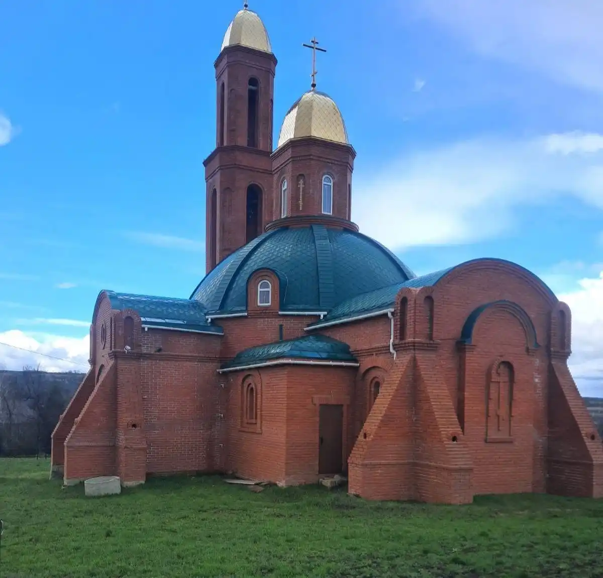 Православный храм Святого Георгия Победоносца в Новодолинском