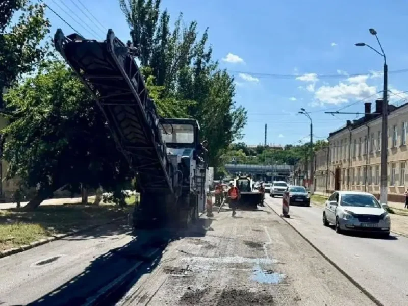 В Одессе начали ремонт улицы Черноморского Казачества