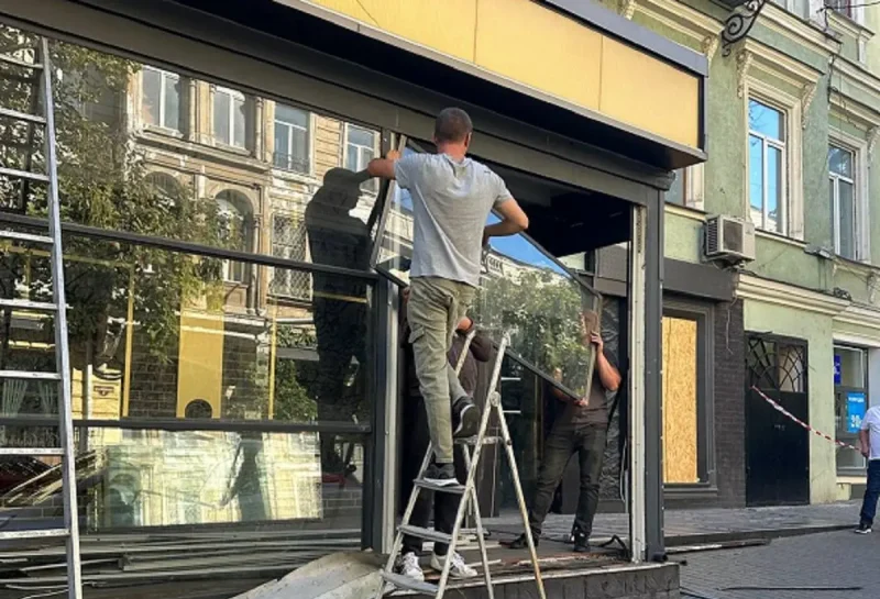 У центрі Одеси демонтували колишній ресторан «Гранат»
