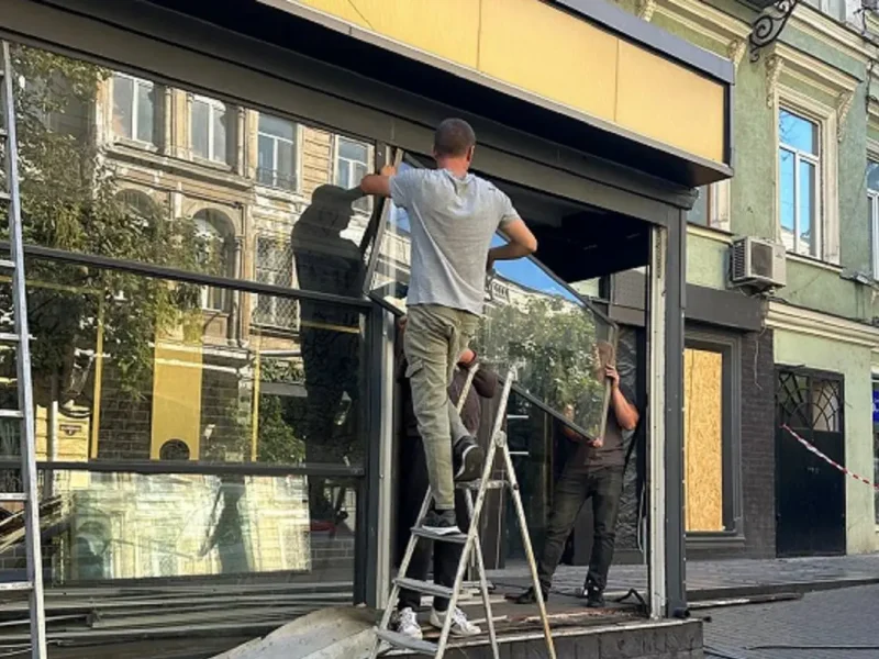 У центрі Одеси демонтували колишній ресторан «Гранат»
