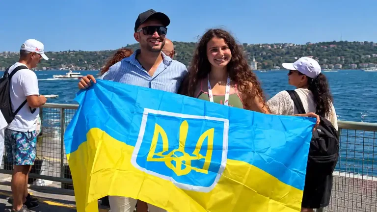Василіса Мартинова перепливла Босфор