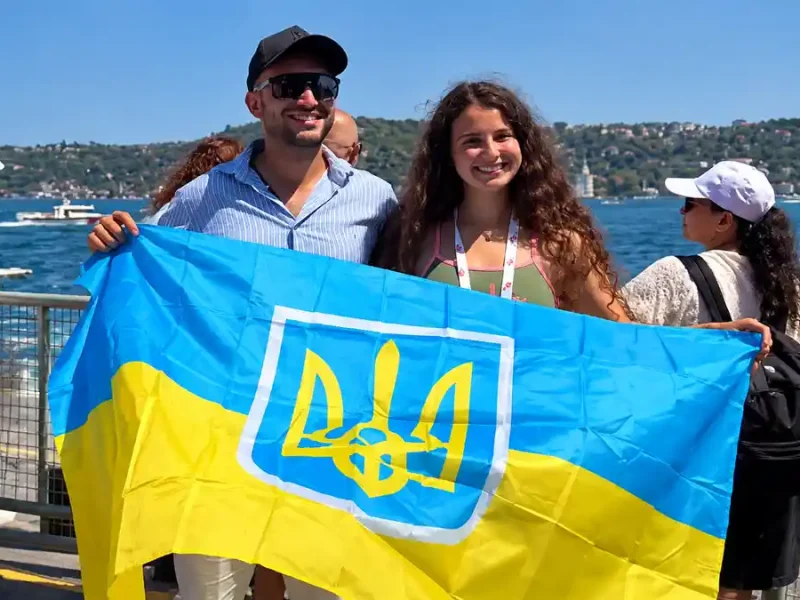 Василіса Мартинова перепливла Босфор