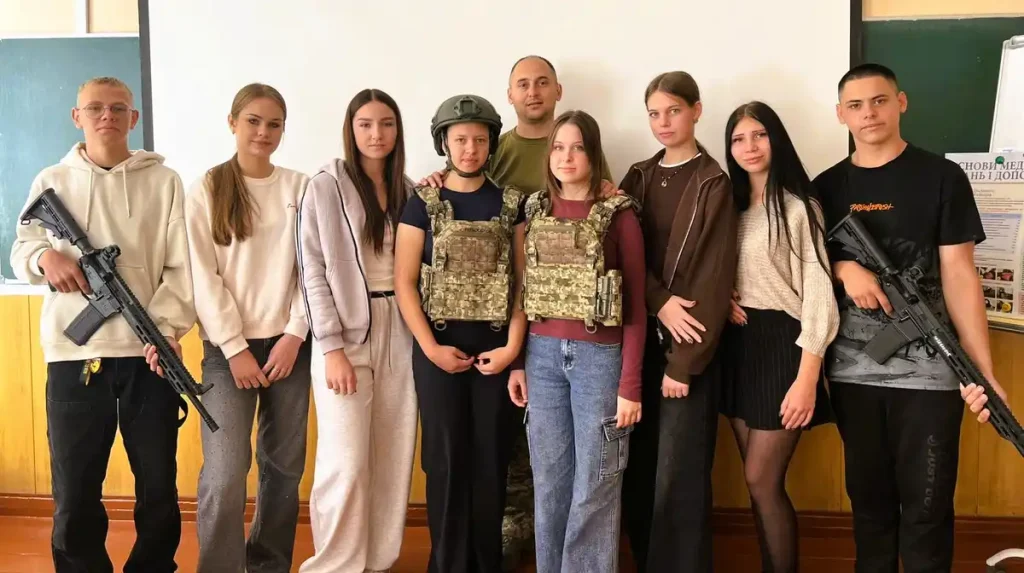 АНДРІЙ ВЕРБЕЦЬКИЙ З УЧНЯМИ