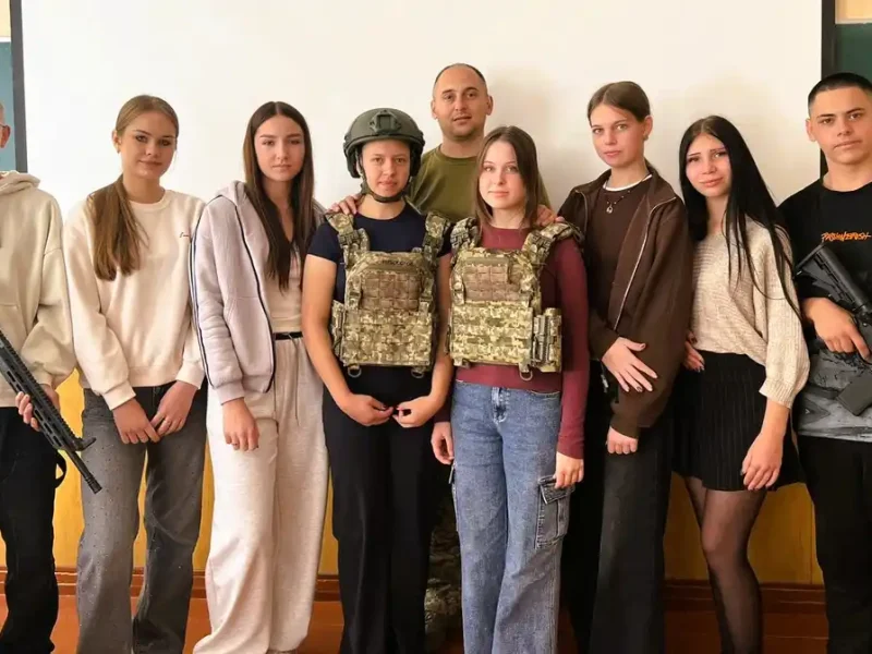 АНДРІЙ ВЕРБЕЦЬКИЙ З УЧНЯМИ