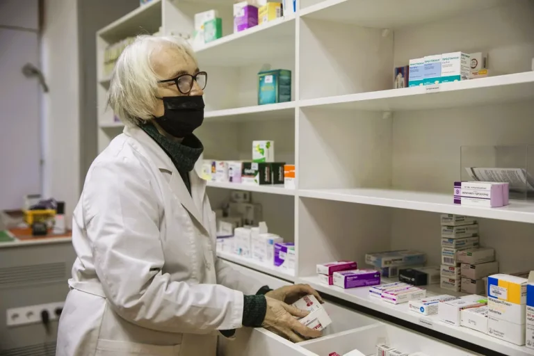 Аптека з пустою полицею - вакцини від грипу немає
