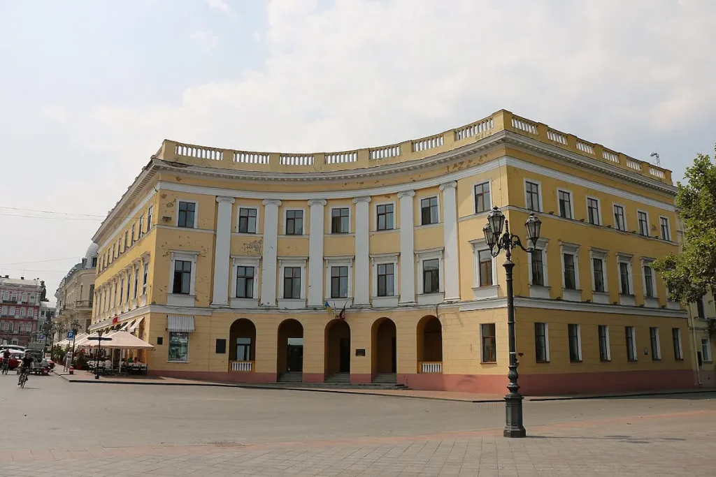 здание на Приморском бульваре