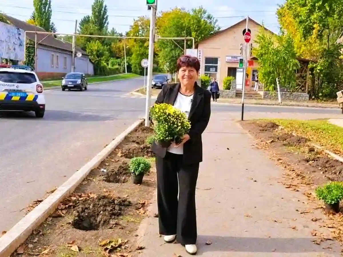 В Бессарабском высаживают осенние цветы