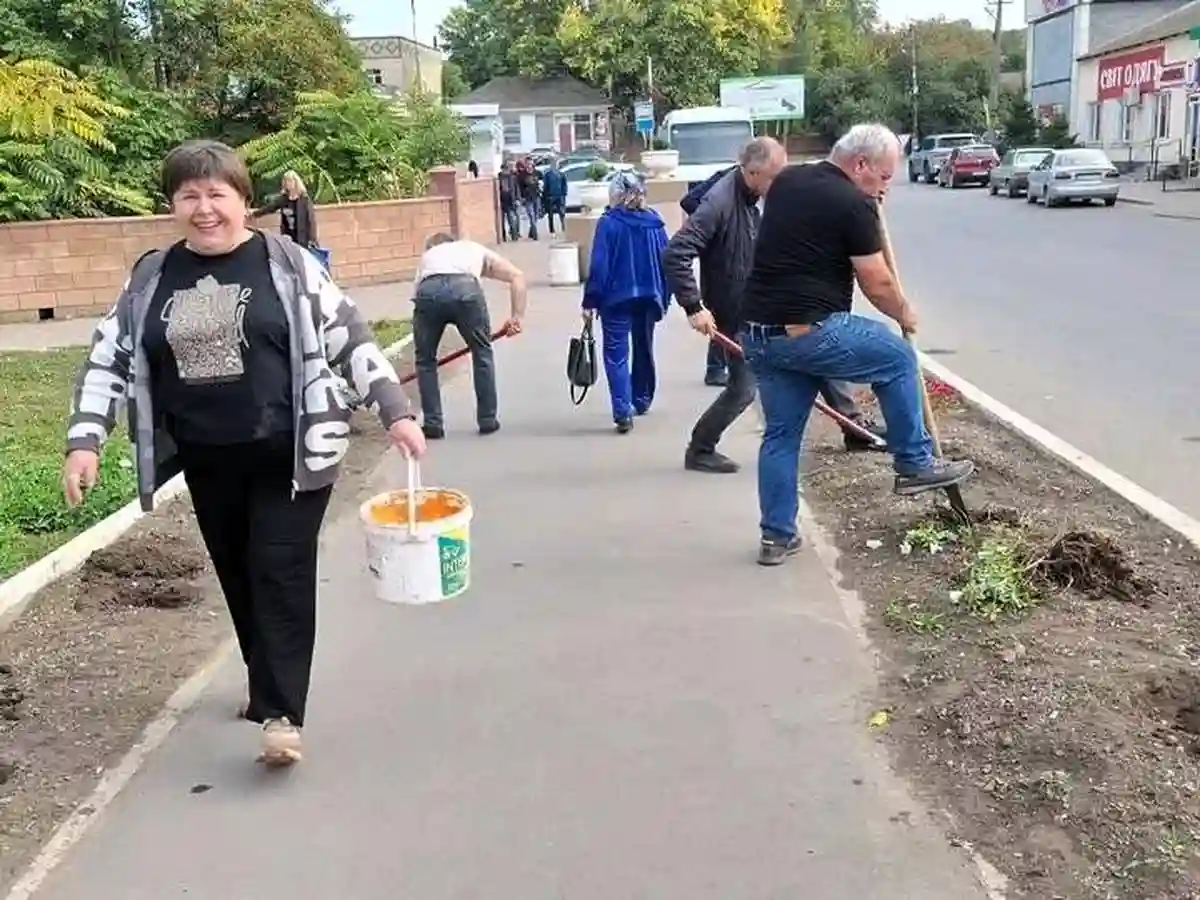 В Бессарабском высаживают осенние цветы