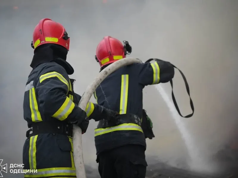 У Хаджибейському районі Одеси загорівся склад на території меблевого підприємства